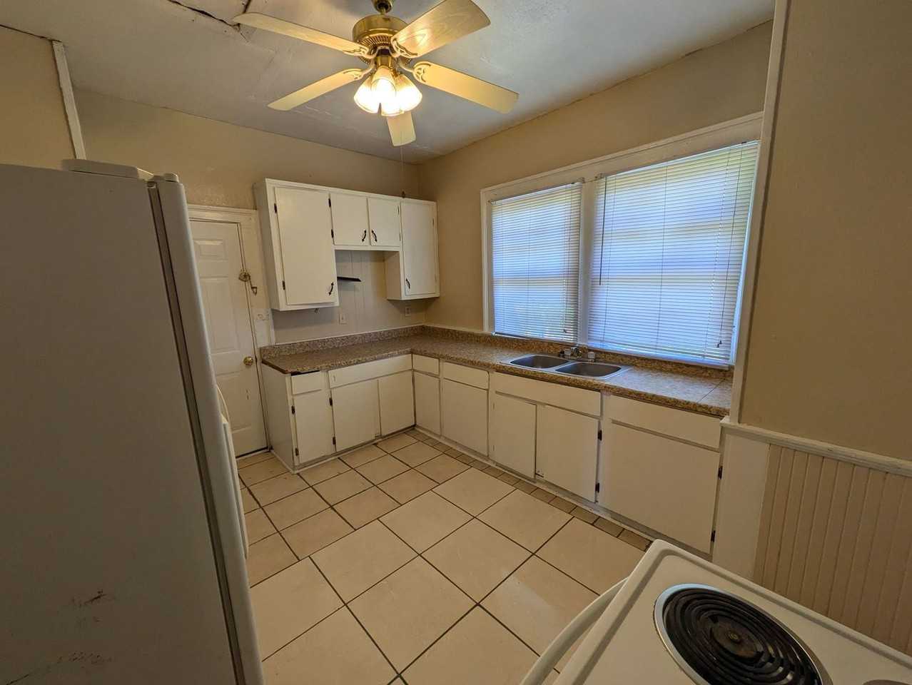 2229 Procter St - Photo 7 of 13
