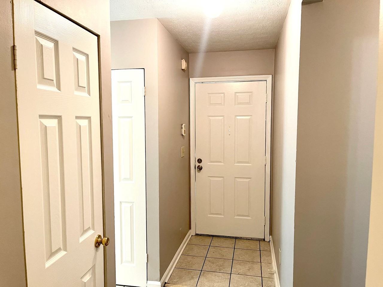 216 Sheraton Court - Photo 3 of 18