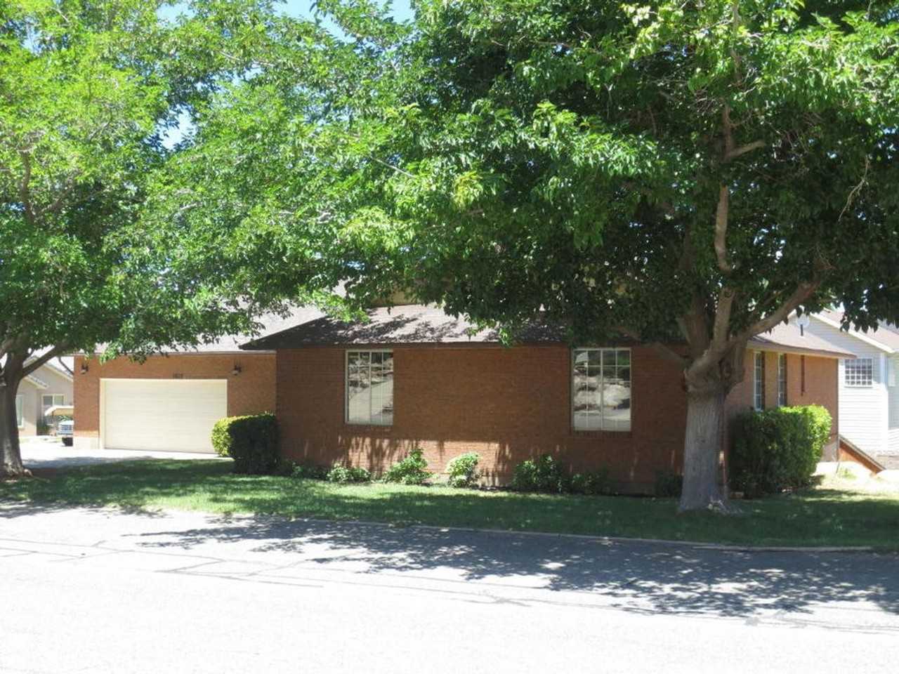 1025 Fort Pierce Drive - Photo 2 of 35