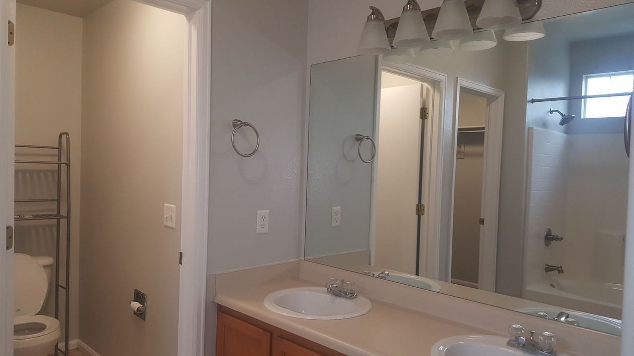 7783 Coffee Rd - Photo 2 of 12