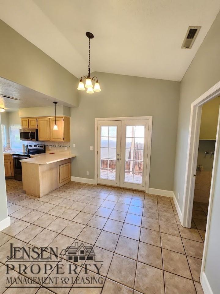 1585 W 1550 N - Photo 4 of 17