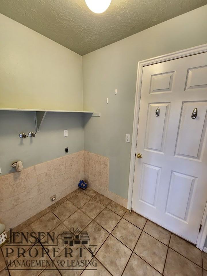 1585 W 1550 N - Photo 7 of 17