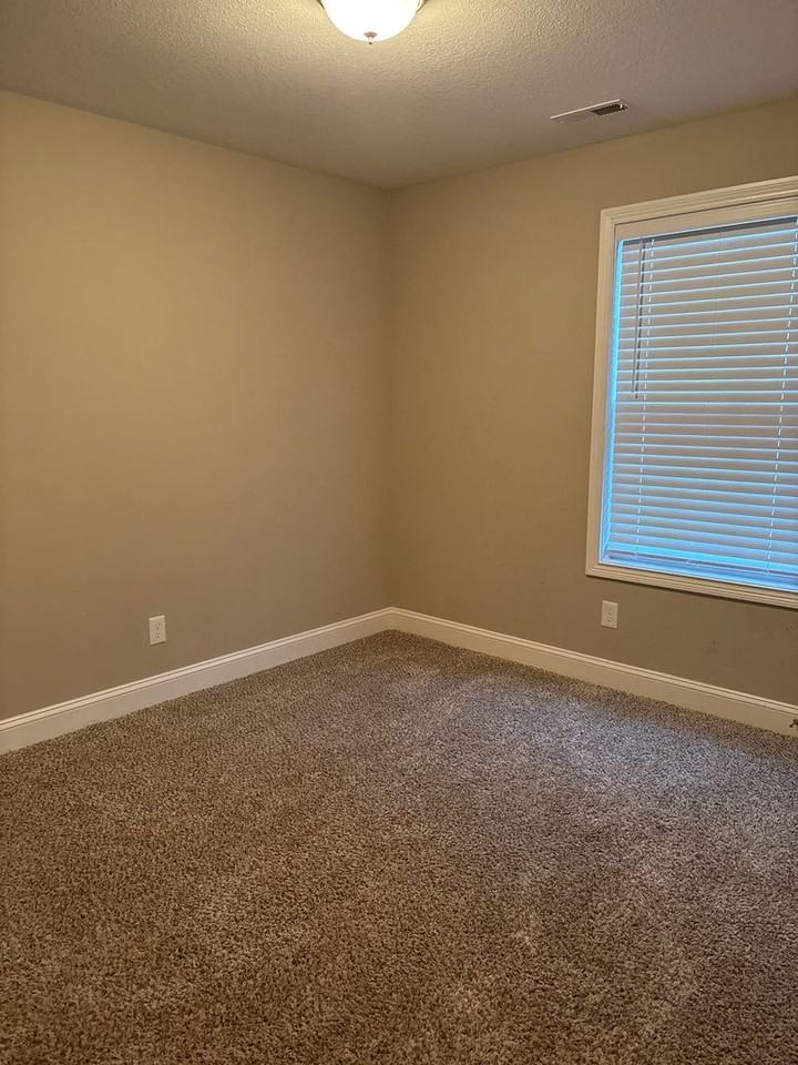 119 Ambridge St - Photo 7 of 12