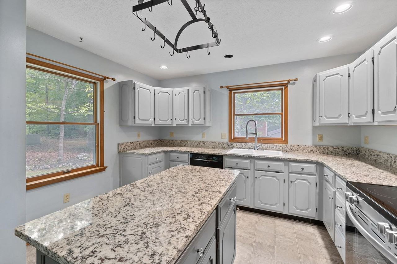 6 Cheyenne Ct - Photo 3 of 21