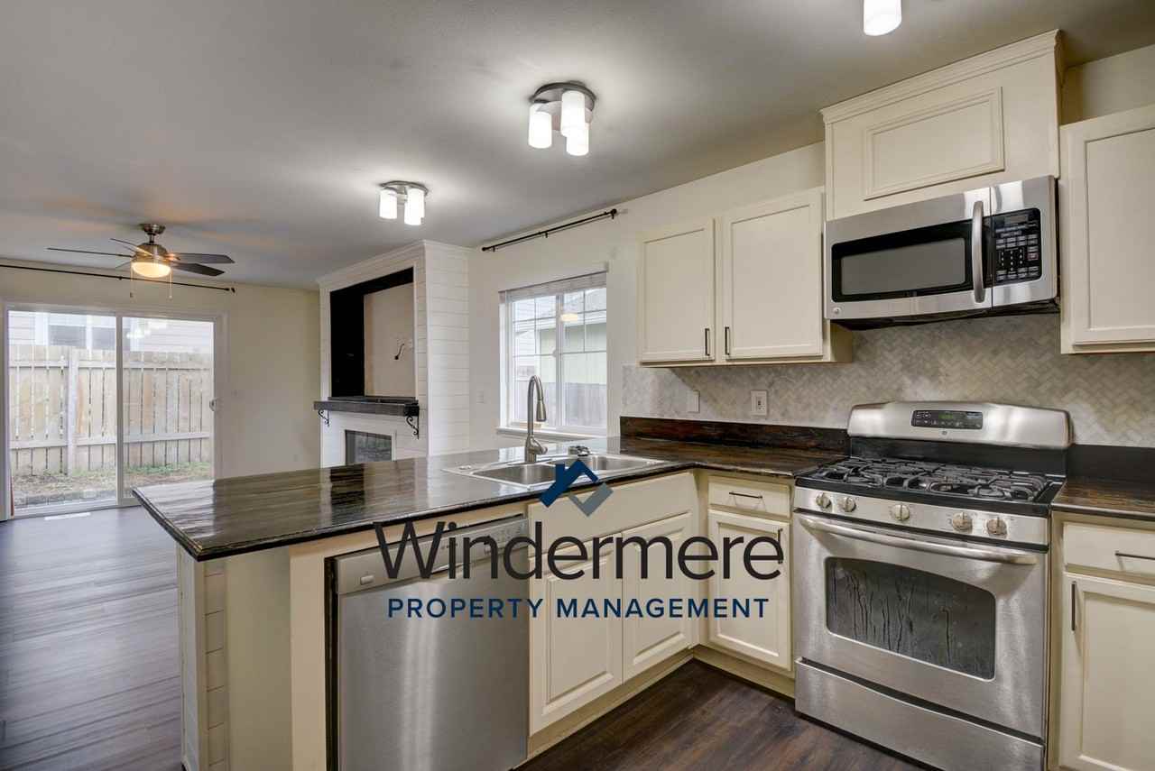 1091 Ne Cordero Pl - Photo 2 of 17