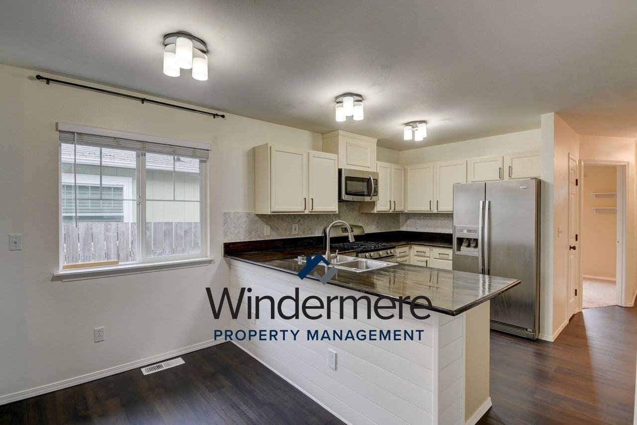 1091 Ne Cordero Pl - Photo 3 of 17