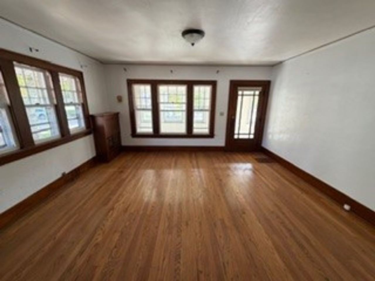514 E Main St - Photo 3 of 7