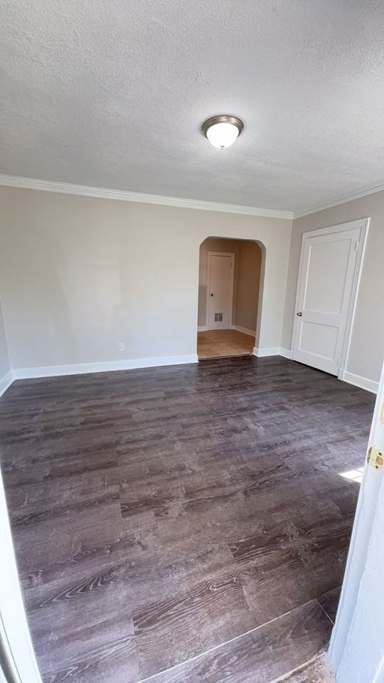 410 S Parkway E - Photo 2 of 7