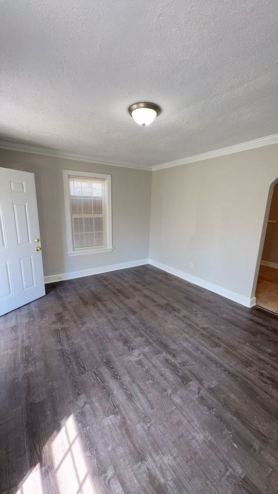 410 S Parkway E - Photo 3 of 7