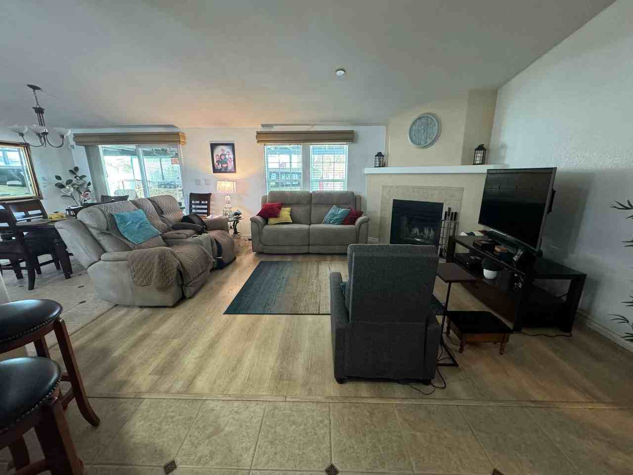 951 Holly St - Photo 5 of 22