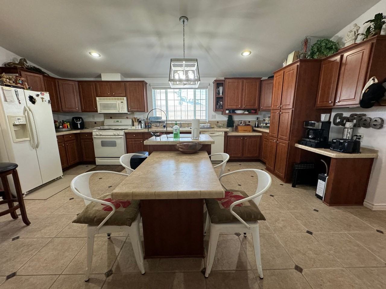 951 Holly St - Photo 7 of 22