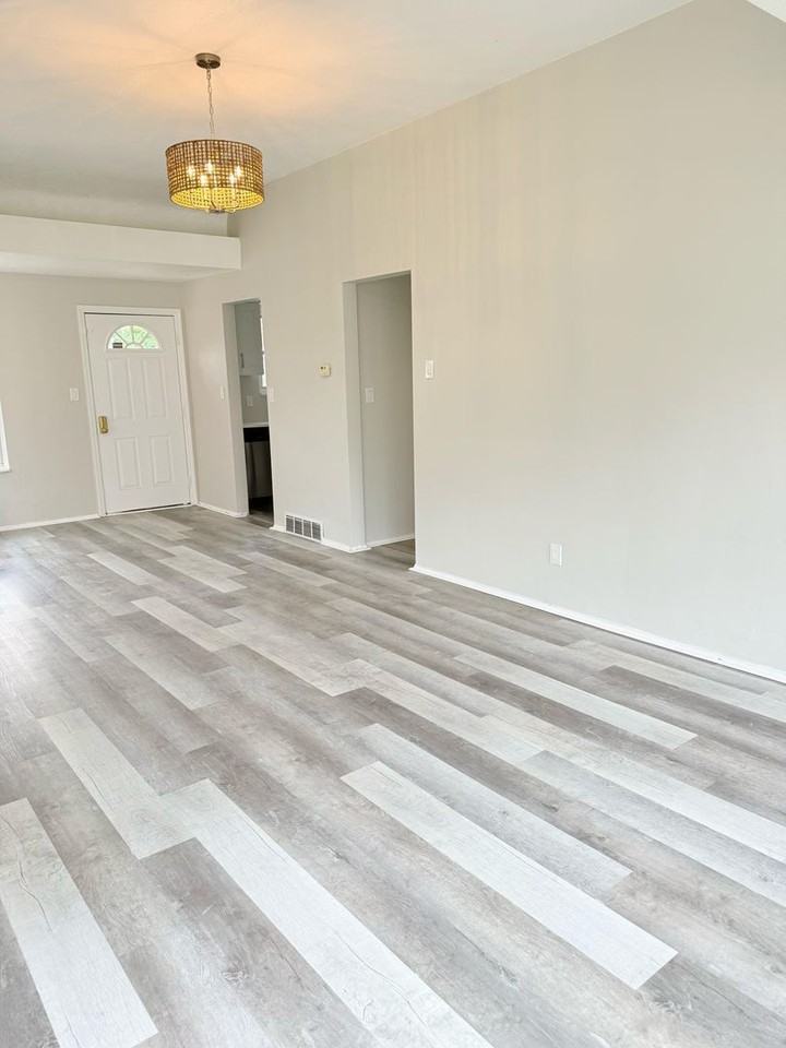 10807 Highpoint Drive - Photo 3 of 22