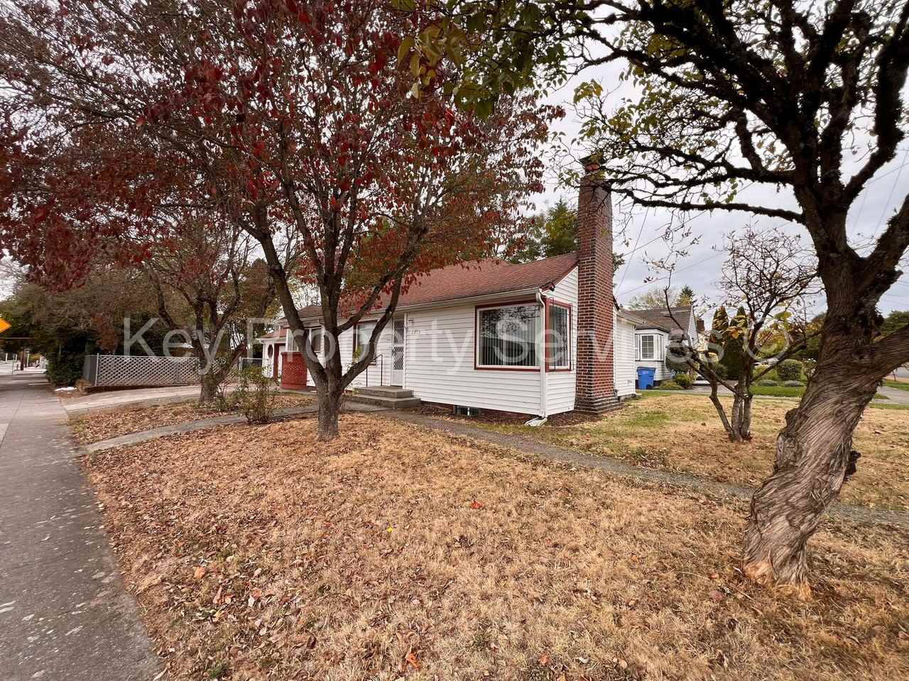 2210 E Mill Plain Blvd - Photo 2 of 28