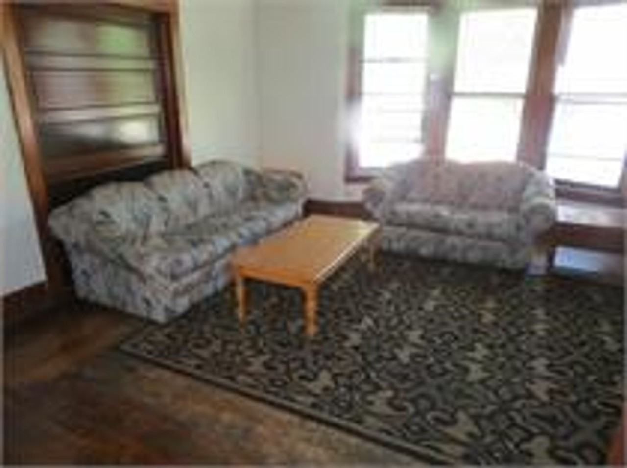 612 W Elm St - Photo 2 of 6