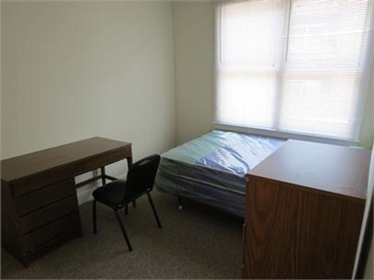 610 West Elm Street - Photo 5 of 14