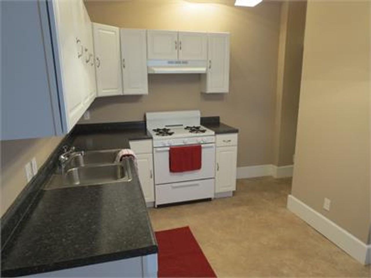 610 West Elm Street - Photo 7 of 14