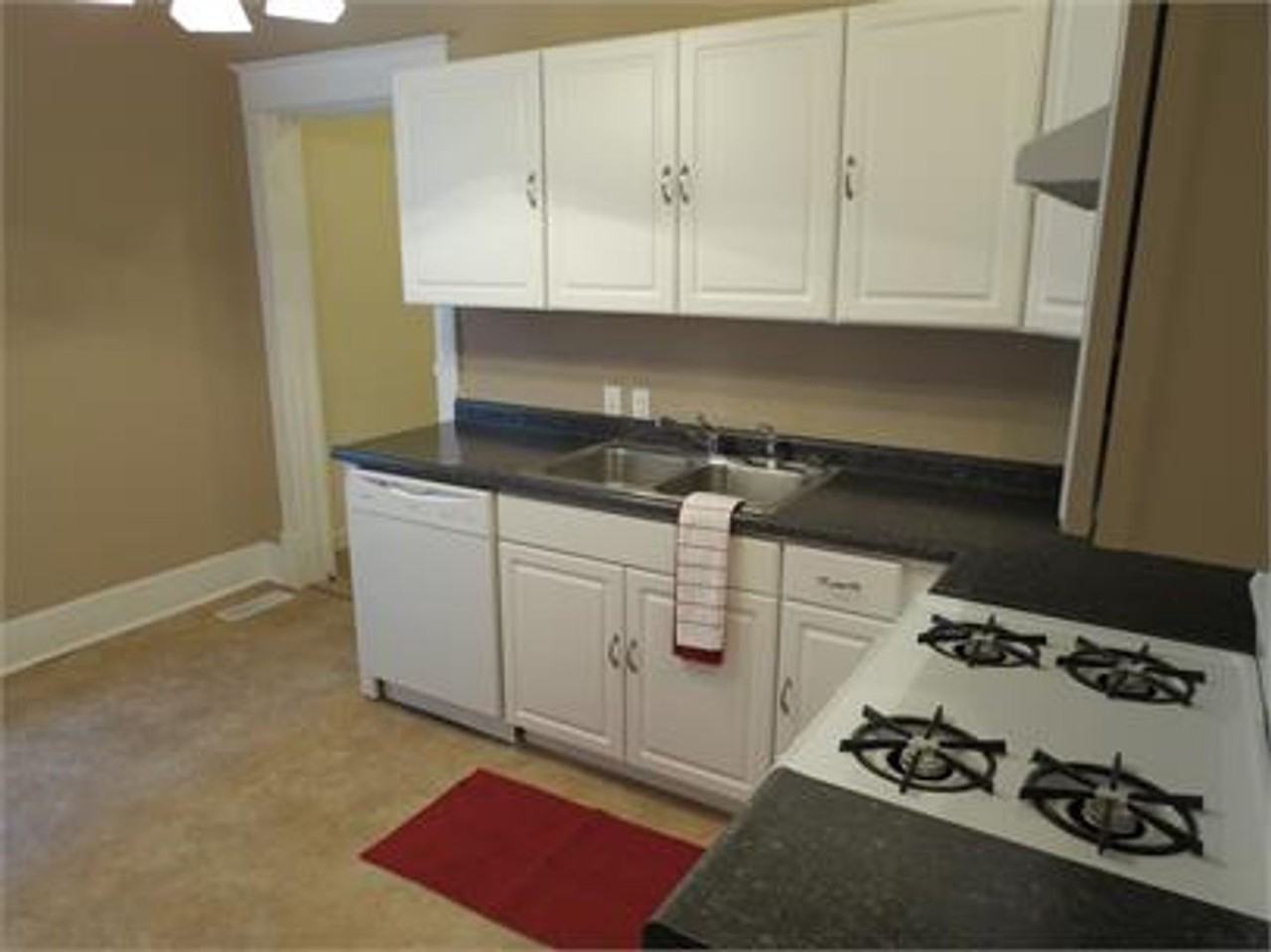 610 West Elm Street - Photo 4 of 14