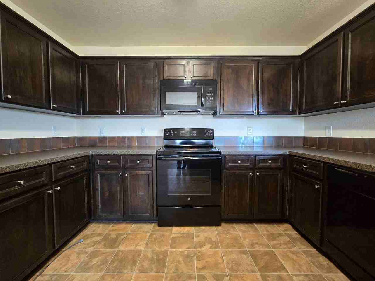 4402 Colonel Dr - Photo 3 of 20