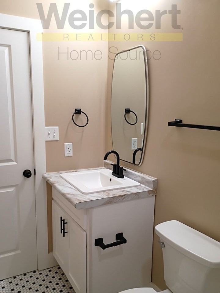 215 North Pruett Street - Photo 7 of 12