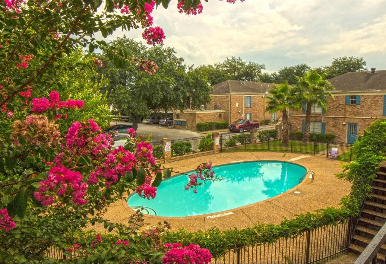 The Grove at Renwick - Photo 2 of 13