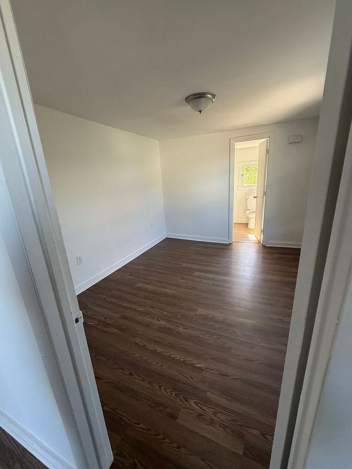 917 Askin St - Photo 2 of 4