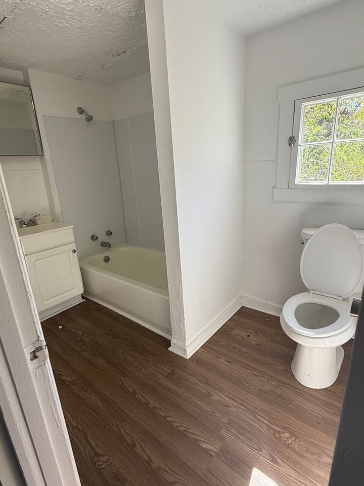 917 Askin St - Photo 4 of 4