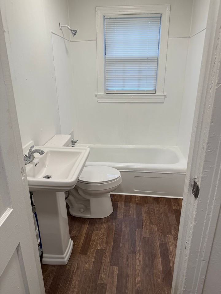 808 D St - Photo 5 of 7