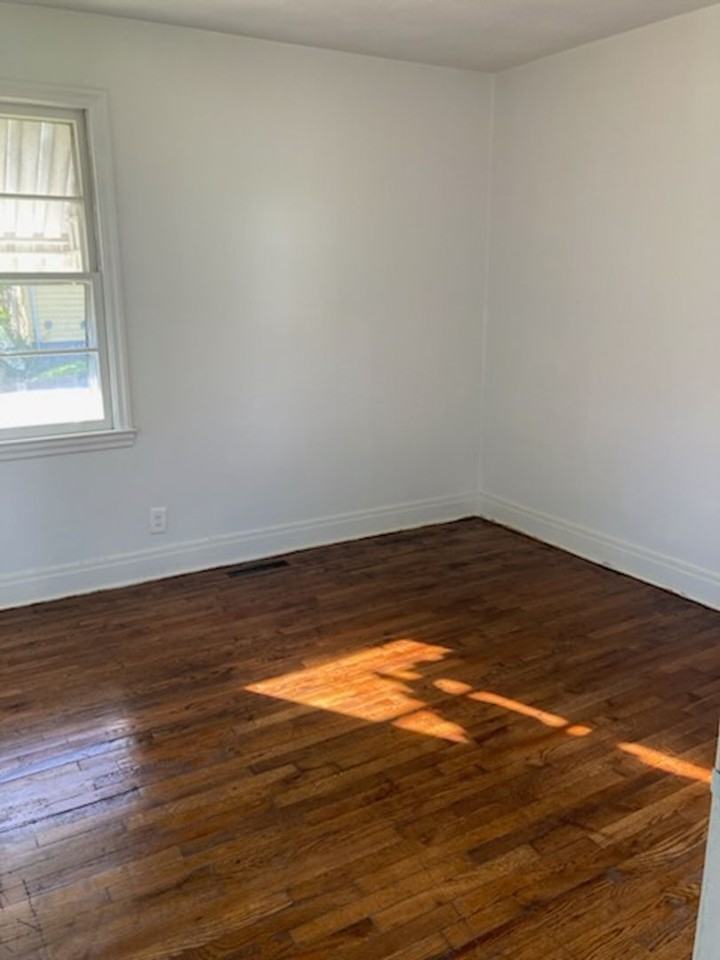 705 4th St - Photo 2 of 7