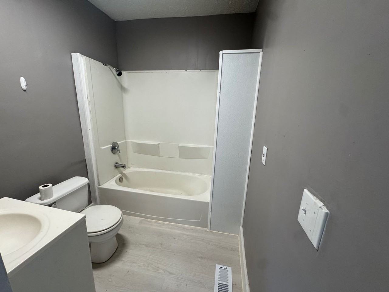 6818 Morgan Ave - Photo 3 of 27