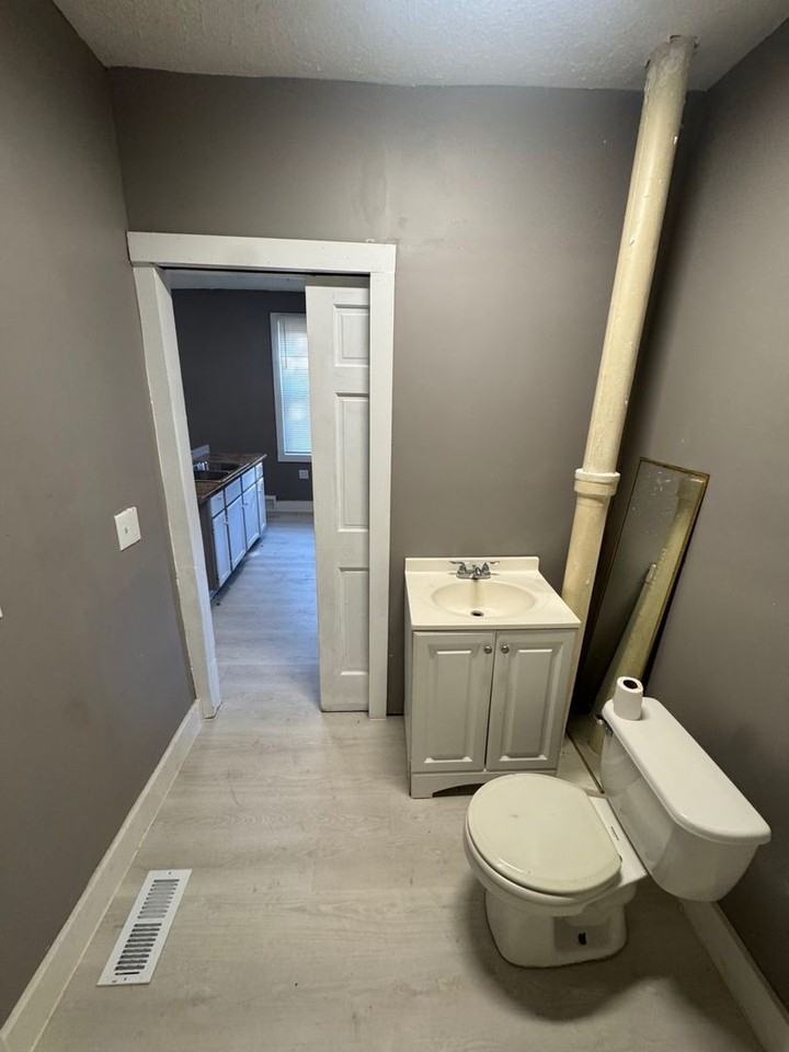 6818 Morgan Ave - Photo 6 of 27