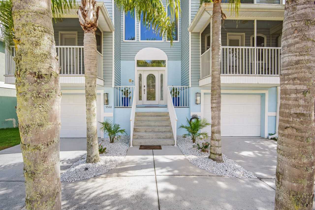 5568 Frances Ave - Photo 3 of 44