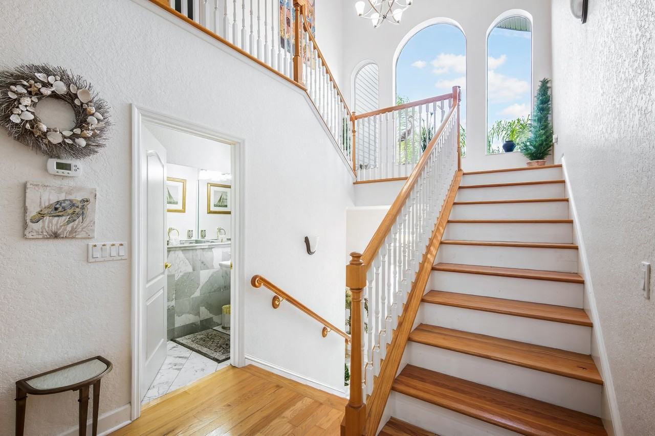 5568 Frances Ave - Photo 6 of 44