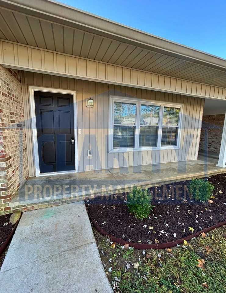 146 Carrie Dr Nw - Photo 2 of 29