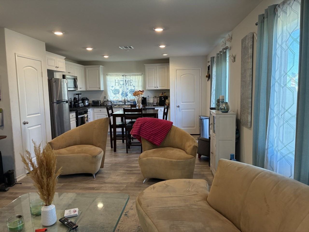 10374 San Andreas St - Photo 5 of 16