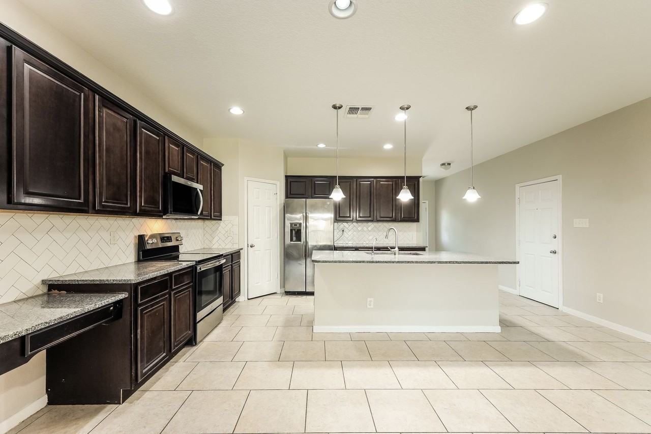 8811 Palmetto Park - Photo 6 of 22