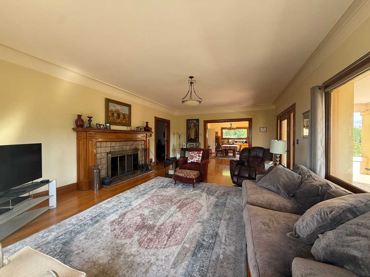 4645 Walnut Ave - Photo 7 of 29