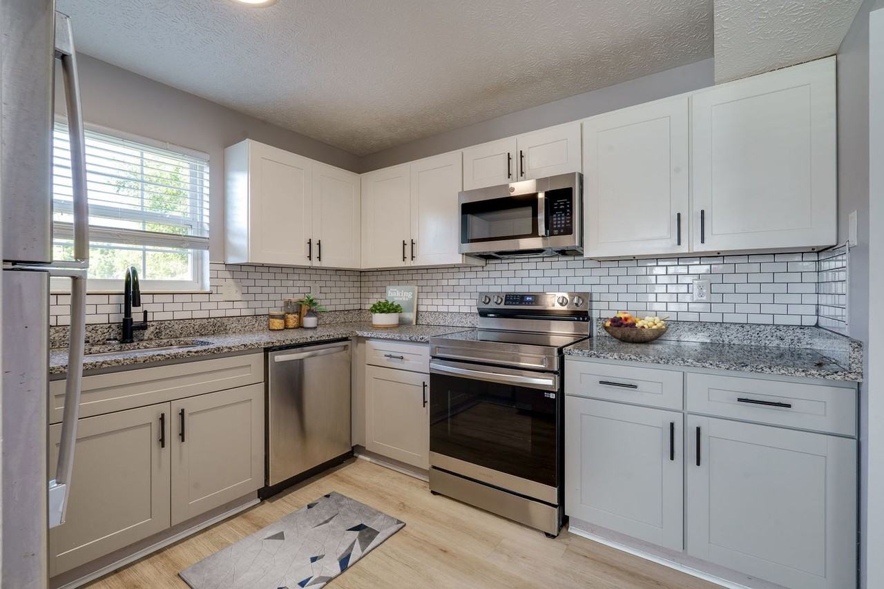 Augusta Square - Photo 3 of 27