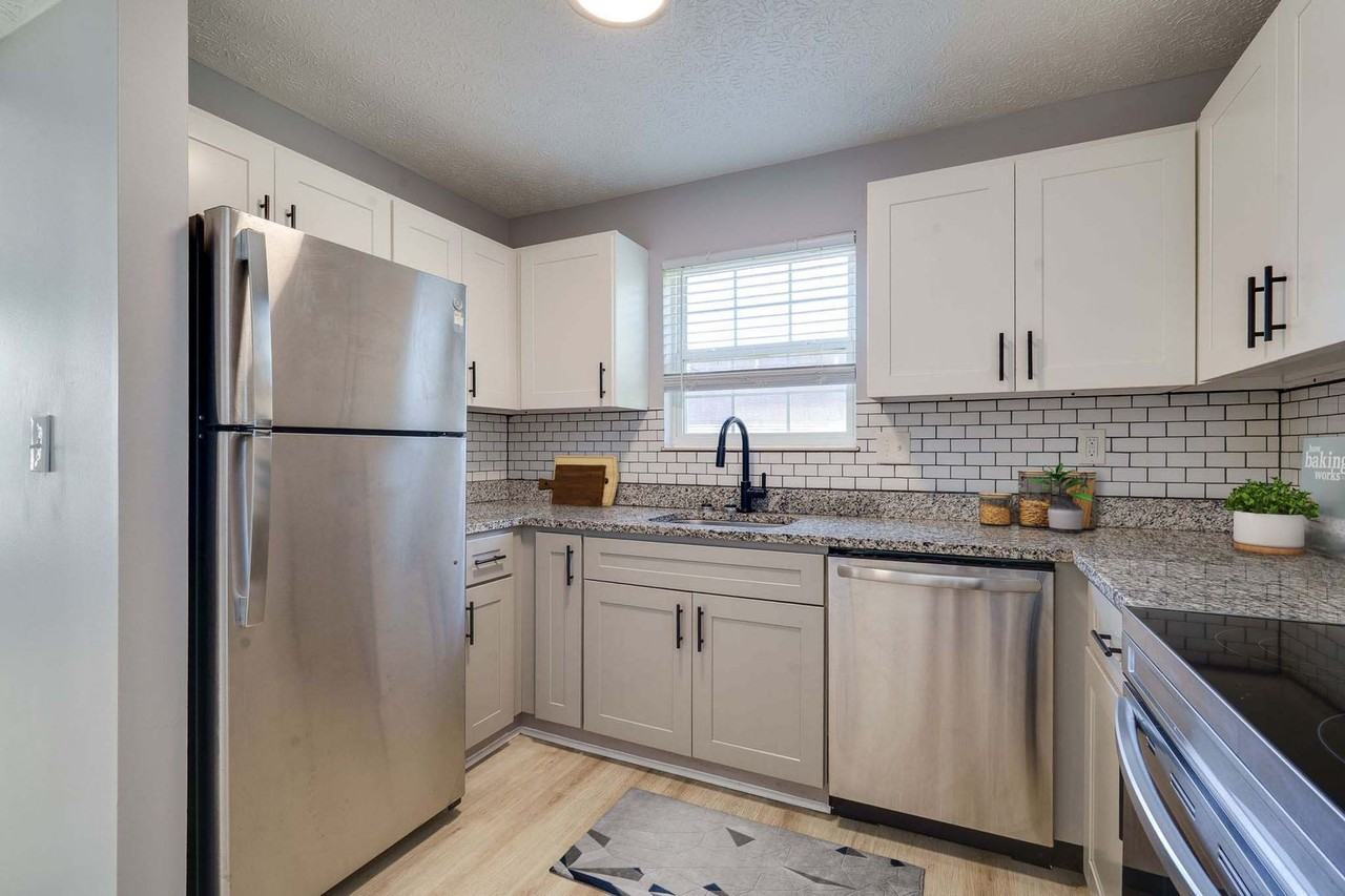 Augusta Square - Photo 4 of 27