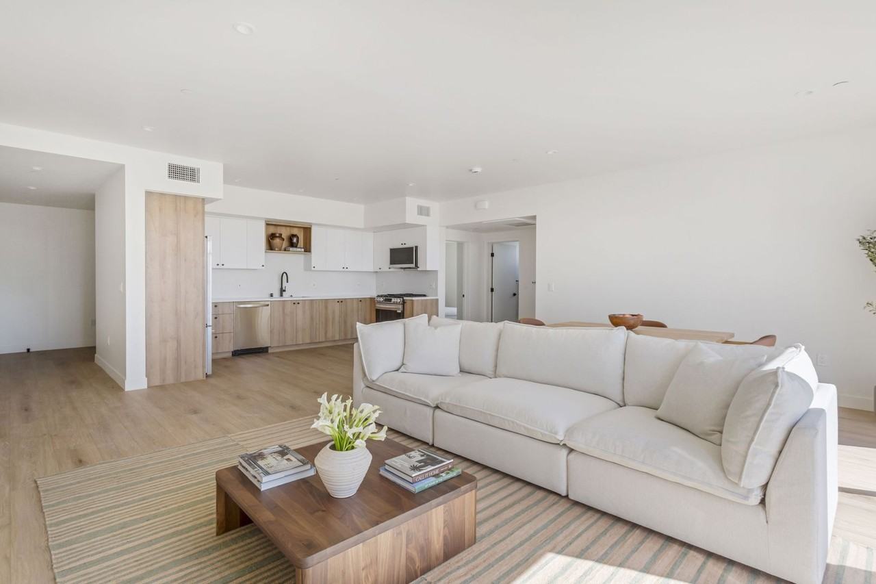 3844 W 27th St - Photo 2 of 22