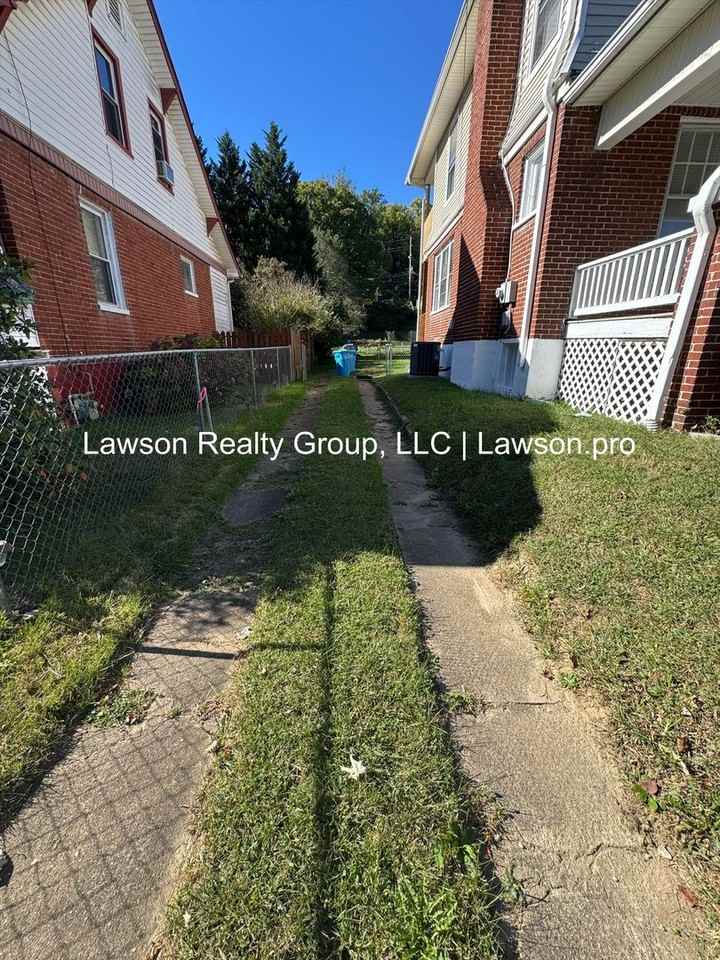 615 Arbutus Ave Se - Photo 5 of 36