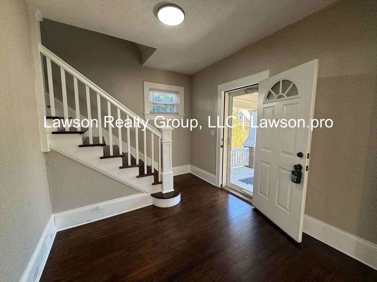 615 Arbutus Ave Se - Photo 6 of 36