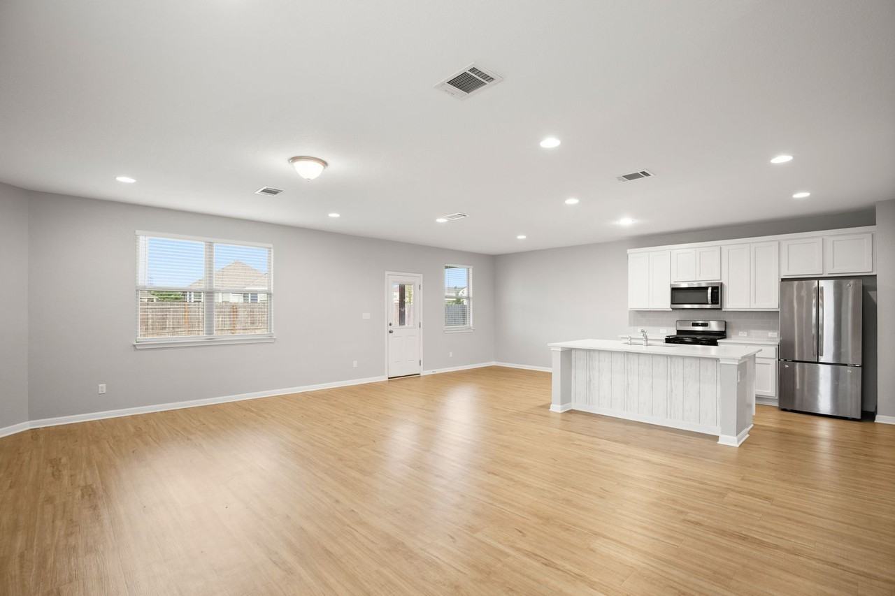 6807 Tiznow Ln - Photo 3 of 8