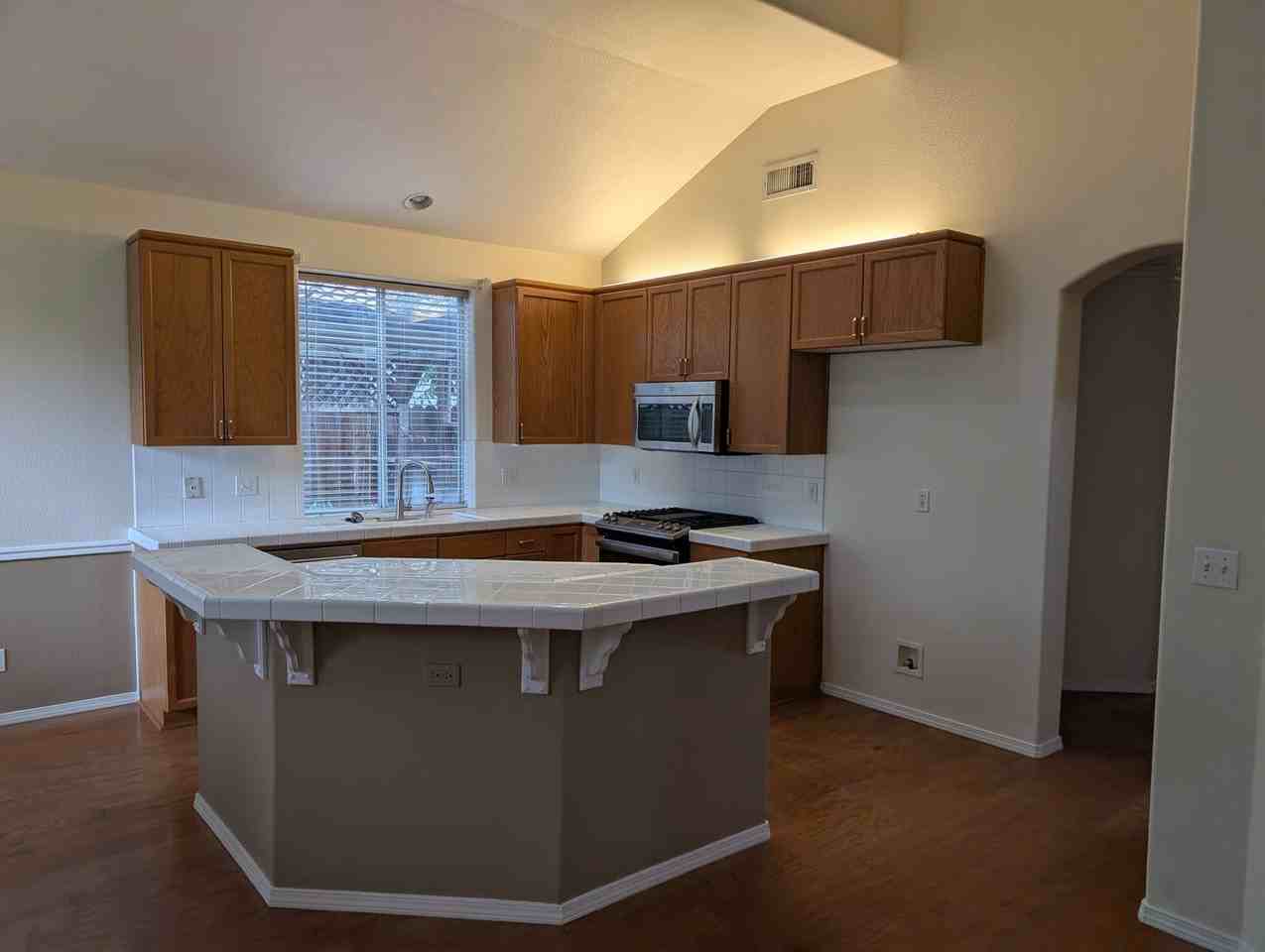 2344 Sierra Madre Ave - Photo 2 of 34