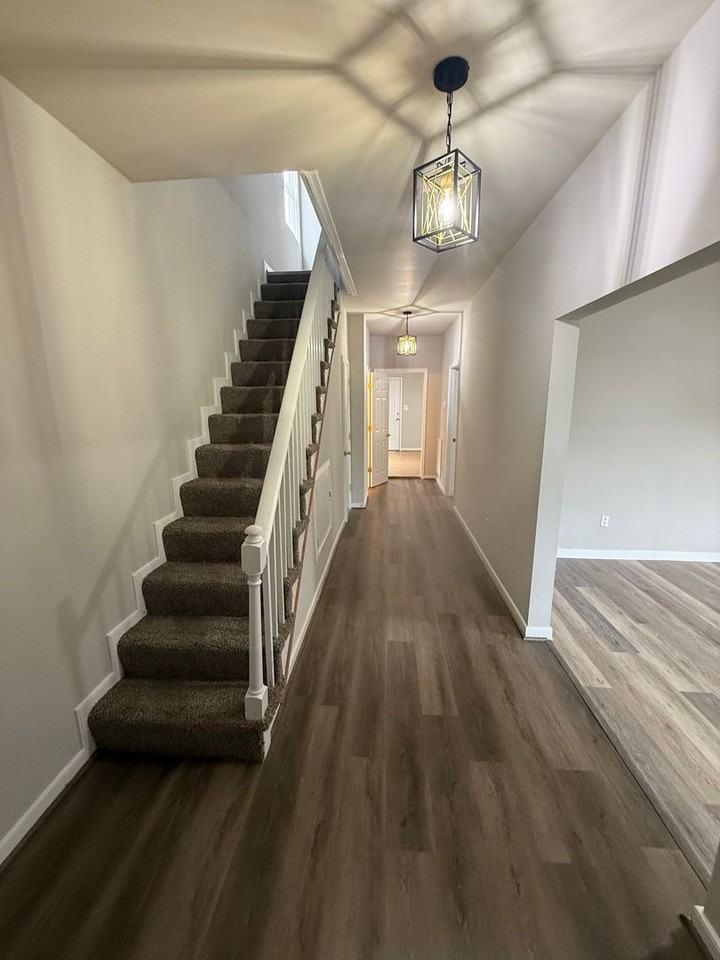 469 Patrick Ave - Photo 2 of 16