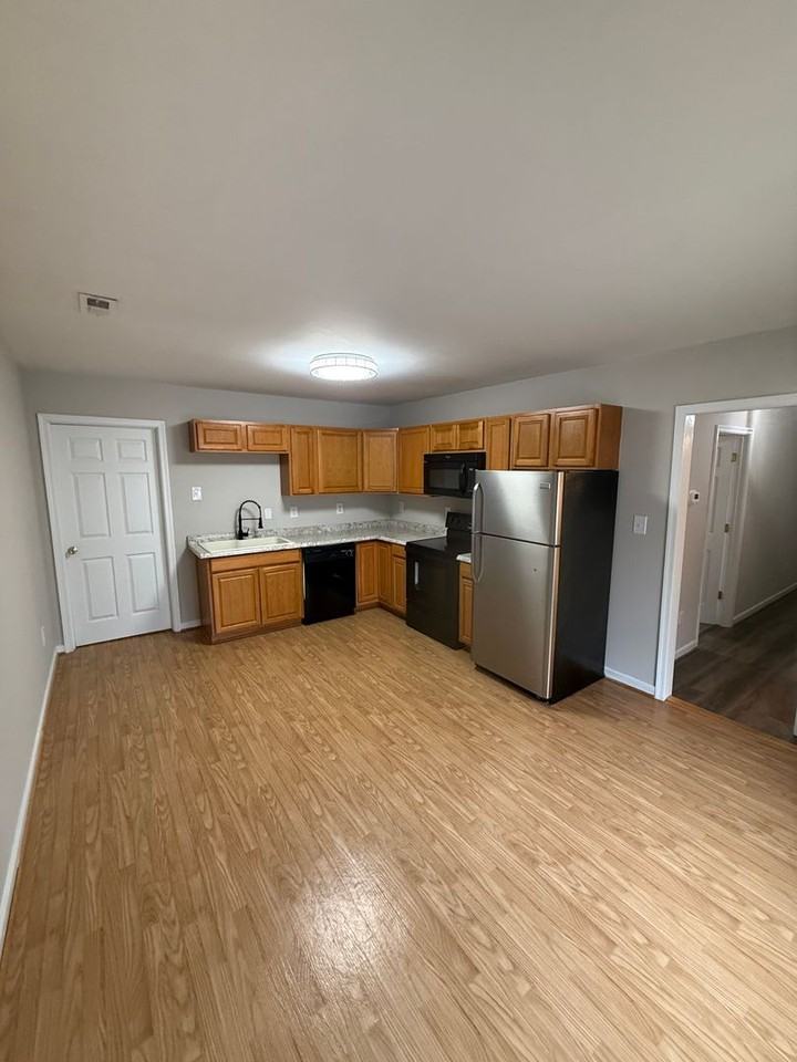 469 Patrick Ave - Photo 7 of 16