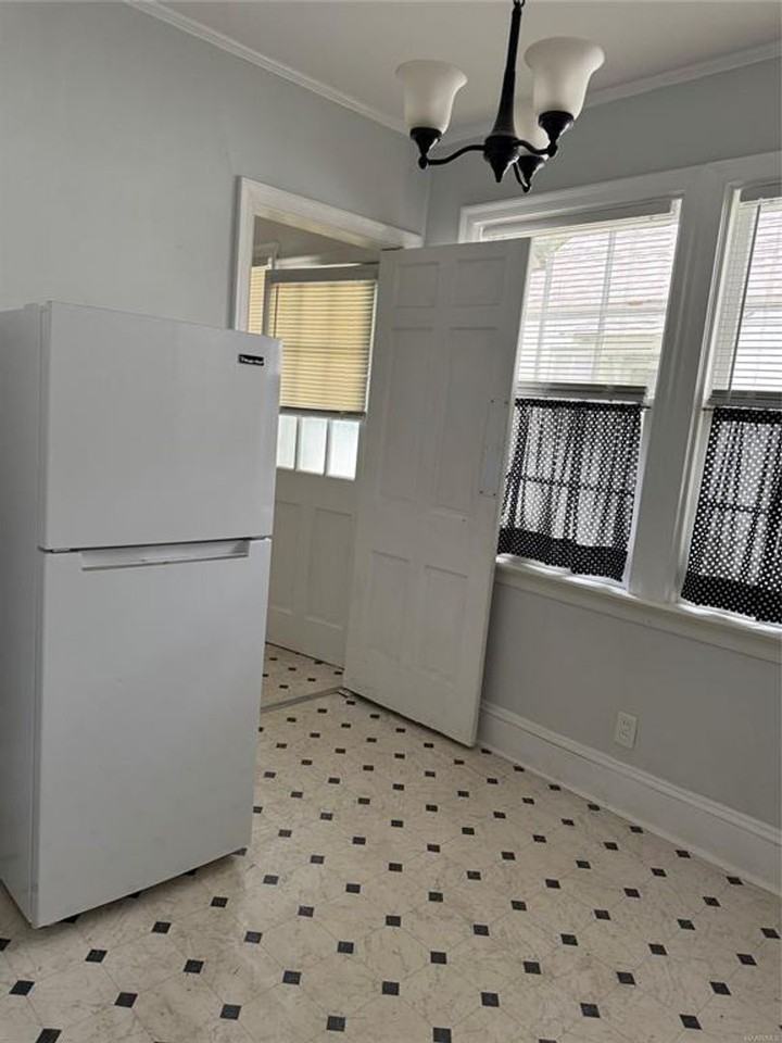 2028 Ridge Ave - Photo 3 of 6