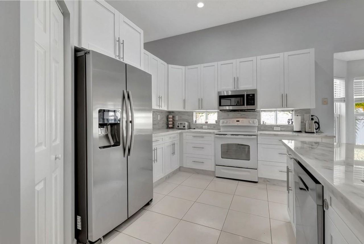 6506 La Gorce Ln - Photo 2 of 18