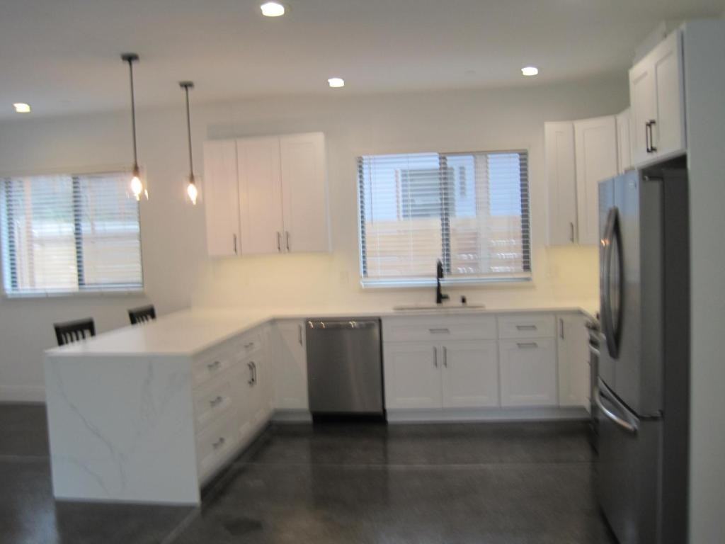 212B Sw 129th St - Photo 5 of 11