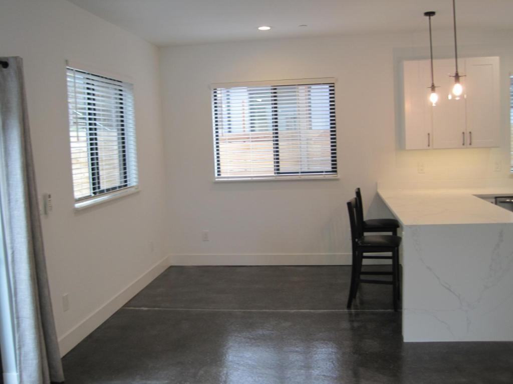 212B Sw 129th St - Photo 6 of 11