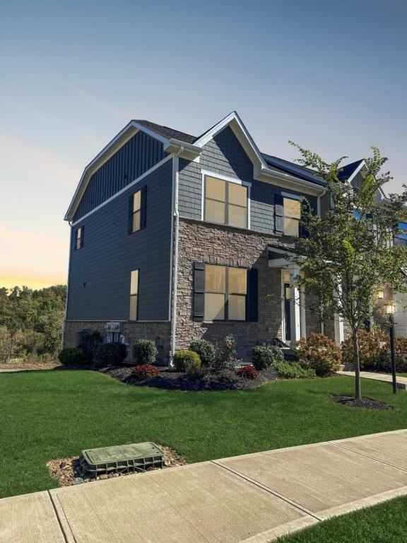 161 Marketplace Ave - Photo 2 of 37